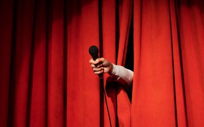 Jangan Asal Pakai Materi Stand Up Comedy Milik Komika Lain, Ini Konsekuensi Hukum yang Mengintai!